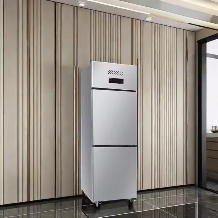 Dvoudveřová kuchyňská lednička z nerezové oceli Dvoudveřová kuchyňská lednička z nerezové oceli